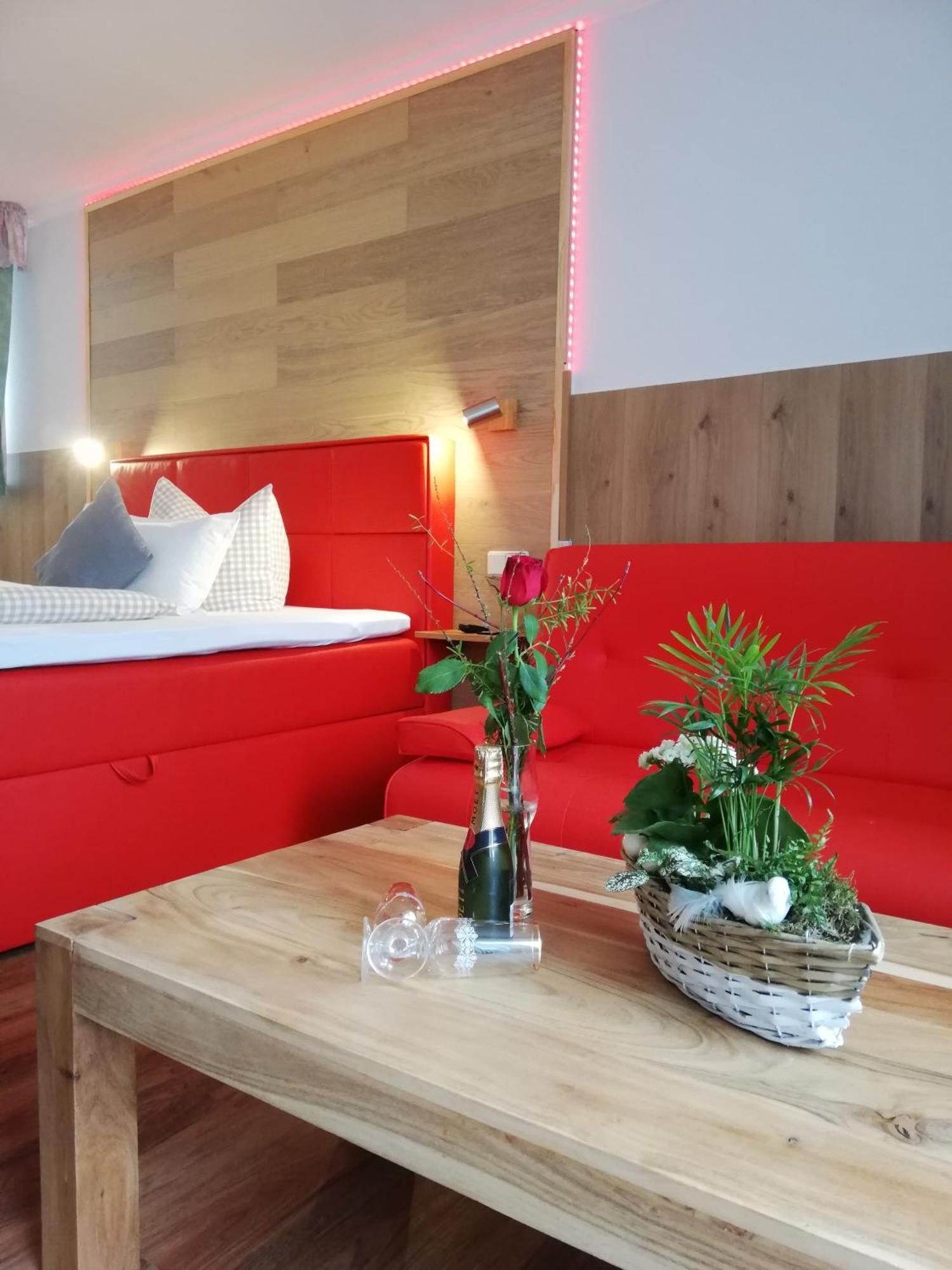 Landhotel Waldschloesschen Mit Gaststube Sohland an der Spree Exteriör bild